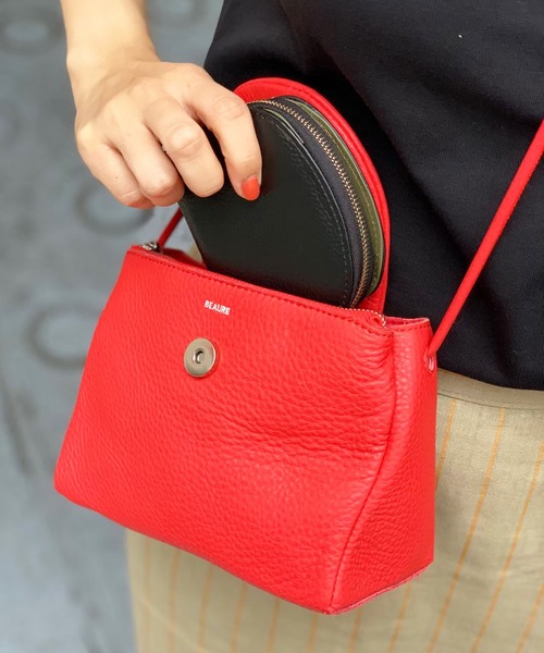 Beau're(ヴュレ)の「BEAURE ヴュレ カウレザー ポシェット(ショルダーバッグ・レディース・ブラック/グレー/レッド/シルバー/パープル/ブルーグレー・FREE)」の21枚目の写真