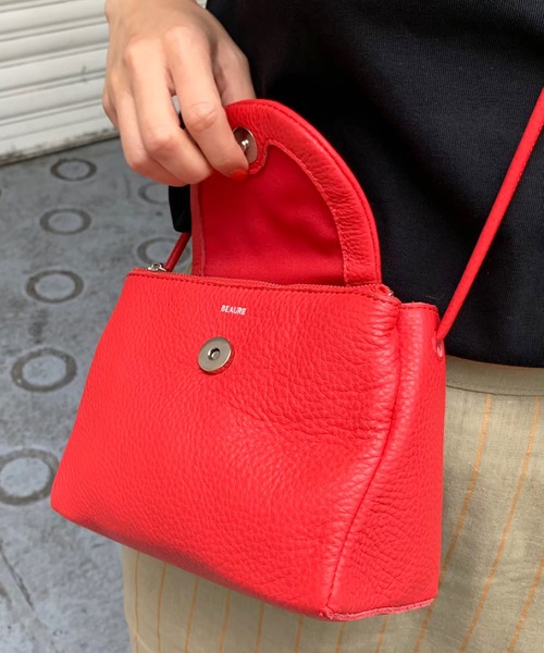 Beau're(ヴュレ)の「BEAURE ヴュレ カウレザー ポシェット(ショルダーバッグ・レディース・ブラック/グレー/レッド/シルバー/パープル/ブルーグレー・FREE)」の22枚目の写真