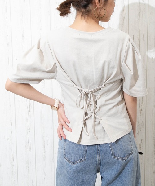 SpRay(スプレイ)の「BACK スピンドル Tシャツ(Tシャツ/カットソー・レディース・ブラック/オフホワイト/ブルー/ライトパープル/グレイッシュベージュ・FREE)」の4枚目の写真