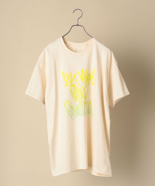SHIPS(シップス)の「.cvs: AMANE MURAKAMI グラフィックデザイン Tシャツ No.2(Tシャツ/カットソー・メンズ・サンドベージュ/ホワイト・LARGE/SMALL/MEDIUM/XX-LARGE/X-LARGE)」の1枚目の写真