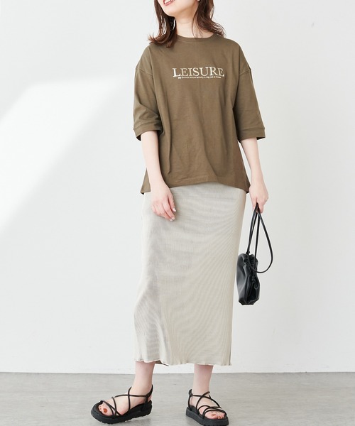 natural couture(ナチュラルクチュール)の「大人ロゴ6分袖T(Tシャツ/カットソー・レディース・オフホワイト/カーキ/サックスブルー/スミクロ・FREE)」の20枚目の写真