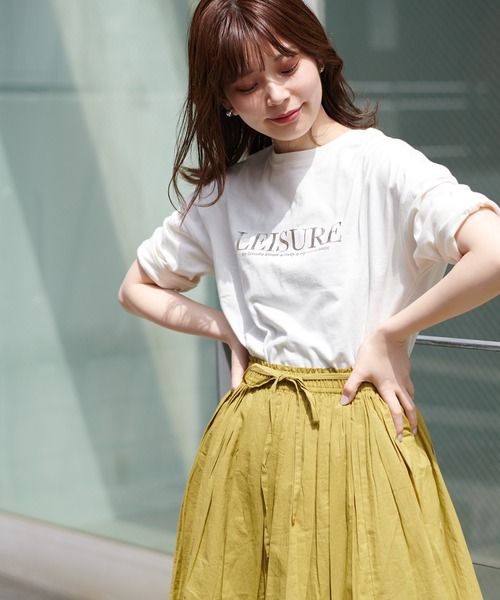natural couture(ナチュラルクチュール)の「大人ロゴ6分袖T(Tシャツ/カットソー・レディース・オフホワイト/カーキ/サックスブルー/スミクロ・FREE)」の5枚目の写真
