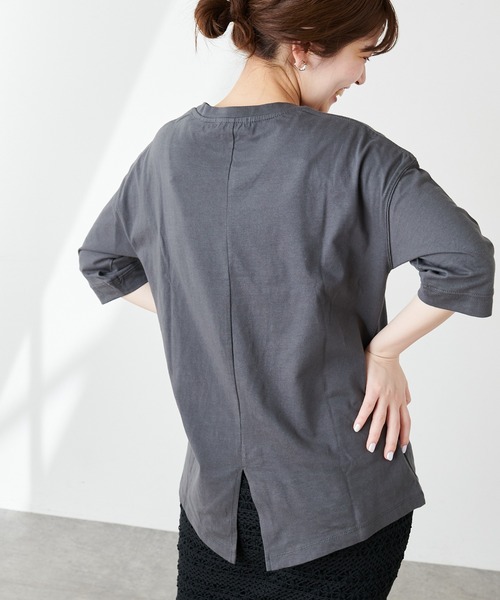 natural couture(ナチュラルクチュール)の「大人ロゴ6分袖T(Tシャツ/カットソー・レディース・オフホワイト/カーキ/サックスブルー/スミクロ・FREE)」の15枚目の写真