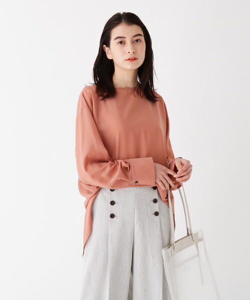 OPAQUE.CLIP（オペークドットクリップ）の「◆リネンライクシアー バックボタンブラウス【WEB限定サイズ】（シャツ/ブラウス・レディース・ブラック/ダークオレンジ/オフホワイト/サンドベージュ/オリーブ・40/42/34/36/38）」の5枚目の写真