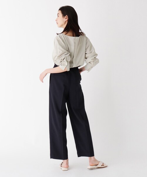 OPAQUE.CLIP（オペークドットクリップ）の「◆リネンライクシアー バックボタンブラウス【WEB限定サイズ】（シャツ/ブラウス・レディース・ブラック/ダークオレンジ/オフホワイト/サンドベージュ/オリーブ・40/42/34/36/38）」の15枚目の写真