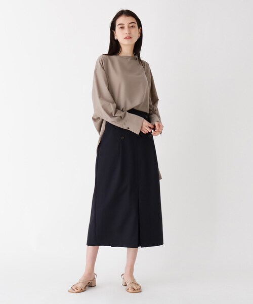 OPAQUE.CLIP（オペークドットクリップ）の「◆リネンライクシアー バックボタンブラウス【WEB限定サイズ】（シャツ/ブラウス・レディース・ブラック/ダークオレンジ/オフホワイト/サンドベージュ/オリーブ・40/42/34/36/38）」の7枚目の写真