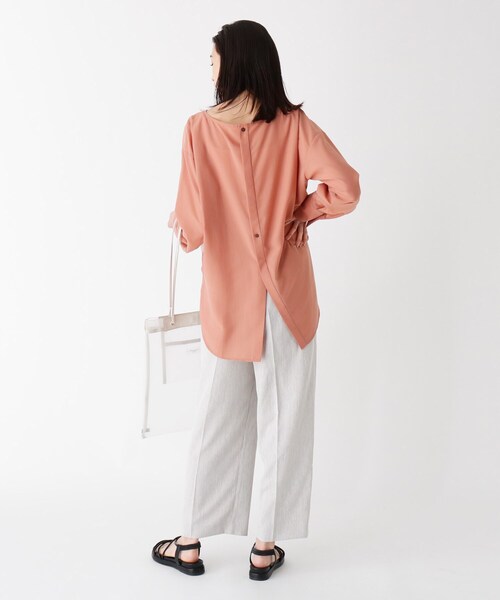 OPAQUE.CLIP（オペークドットクリップ）の「◆リネンライクシアー バックボタンブラウス【WEB限定サイズ】（シャツ/ブラウス・レディース・ブラック/ダークオレンジ/オフホワイト/サンドベージュ/オリーブ・40/42/34/36/38）」の19枚目の写真