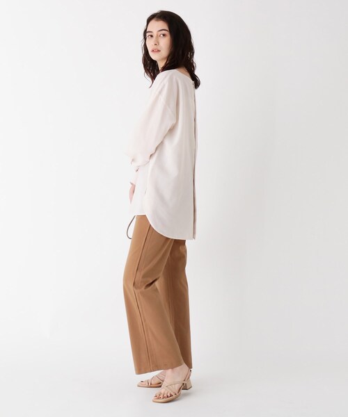 OPAQUE.CLIP（オペークドットクリップ）の「◆リネンライクシアー バックボタンブラウス【WEB限定サイズ】（シャツ/ブラウス・レディース・ブラック/ダークオレンジ/オフホワイト/サンドベージュ/オリーブ・40/42/34/36/38）」の16枚目の写真
