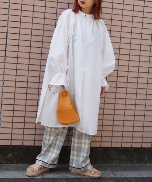 179/WG（イチナナキュウダブルジー）の「キャンディスリーブチュニックシャツ（シャツワンピース・レディース・ブラック/カーキ/オフホワイト・MEDIUM）」の16枚目の写真