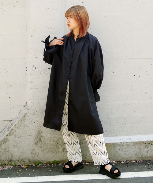 179/WG（イチナナキュウダブルジー）の「キャンディスリーブチュニックシャツ（シャツワンピース・レディース・ブラック/カーキ/オフホワイト・MEDIUM）」の18枚目の写真