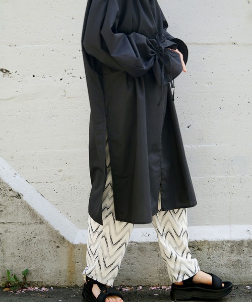 179/WG（イチナナキュウダブルジー）の「キャンディスリーブチュニックシャツ（シャツワンピース・レディース・ブラック/カーキ/オフホワイト・MEDIUM）」の19枚目の写真