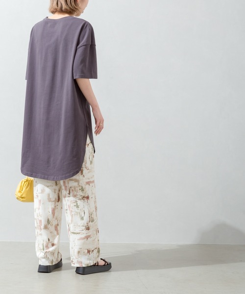 SpRay(スプレイ)の「ラウンドヘムBIG Tシャツ(Tシャツ/カットソー・レディース・チャコールグレー/ブラック/ベージュ/オフホワイト/ライトグリーン/モカ/ラベンダー・FREE)」の3枚目の写真