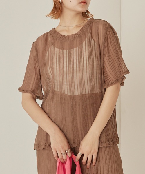mikke(ミッケ)の「シアーランダムプリーツ 半袖ブラウス(シャツ/ブラウス・レディース・ブラック/ブラウン/オリーブ/アイボリー・FREE)」の4枚目の写真