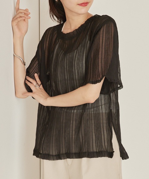 mikke(ミッケ)の「シアーランダムプリーツ 半袖ブラウス(シャツ/ブラウス・レディース・ブラック/ブラウン/オリーブ/アイボリー・FREE)」の3枚目の写真