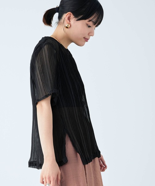 mikke(ミッケ)の「シアーランダムプリーツ 半袖ブラウス(シャツ/ブラウス・レディース・ブラック/ブラウン/オリーブ/アイボリー・FREE)」の8枚目の写真