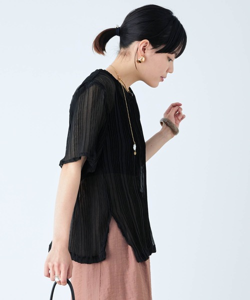 mikke(ミッケ)の「シアーランダムプリーツ 半袖ブラウス(シャツ/ブラウス・レディース・ブラック/ブラウン/オリーブ/アイボリー・FREE)」の9枚目の写真