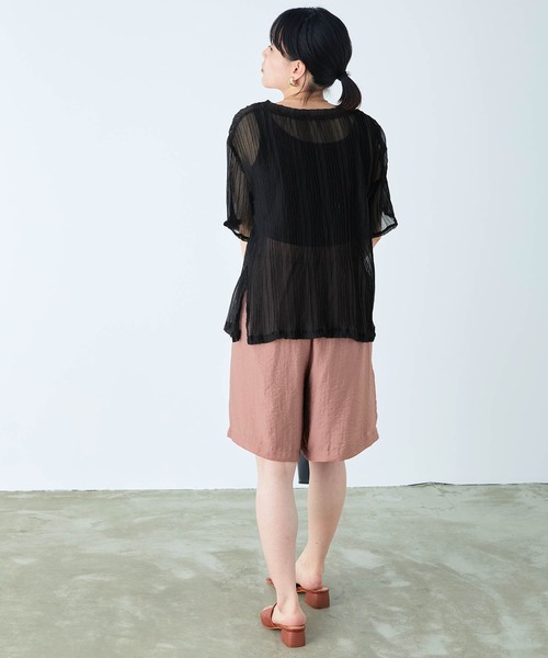 mikke(ミッケ)の「シアーランダムプリーツ 半袖ブラウス(シャツ/ブラウス・レディース・ブラック/ブラウン/オリーブ/アイボリー・FREE)」の14枚目の写真