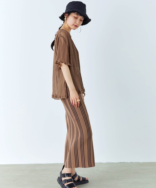 mikke(ミッケ)の「シアーランダムプリーツ 半袖ブラウス(シャツ/ブラウス・レディース・ブラック/ブラウン/オリーブ/アイボリー・FREE)」の6枚目の写真