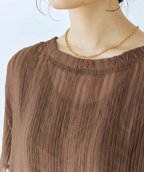 mikke(ミッケ)の「シアーランダムプリーツ 半袖ブラウス(シャツ/ブラウス・レディース・ブラック/ブラウン/オリーブ/アイボリー・FREE)」の7枚目の写真