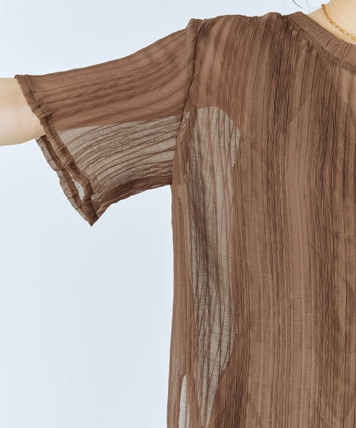 mikke(ミッケ)の「シアーランダムプリーツ 半袖ブラウス(シャツ/ブラウス・レディース・ブラック/ブラウン/オリーブ/アイボリー・FREE)」の16枚目の写真