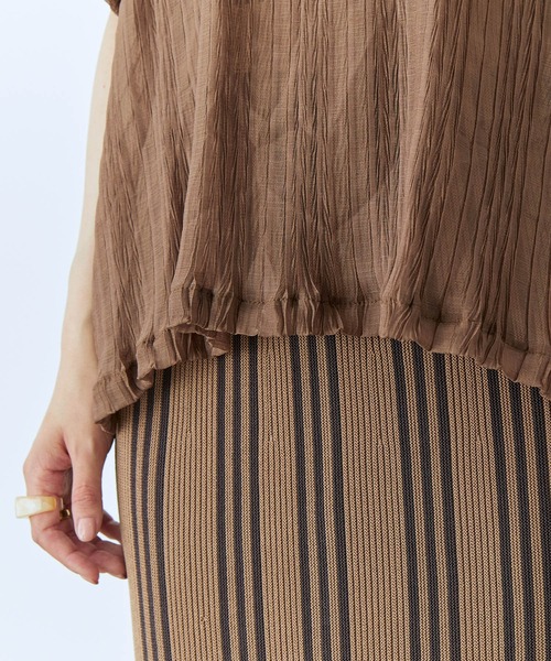 mikke(ミッケ)の「シアーランダムプリーツ 半袖ブラウス(シャツ/ブラウス・レディース・ブラック/ブラウン/オリーブ/アイボリー・FREE)」の20枚目の写真