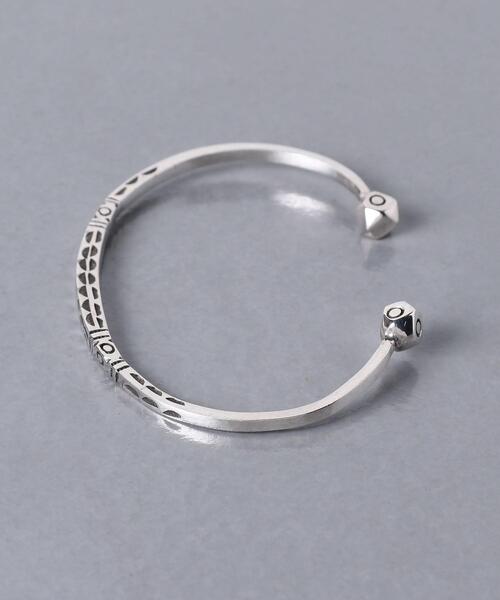 UNITED ARROWS(ユナイテッドアローズ)の「<Adawat'n Tuareg(アダワット トゥアレグ)>ISMAWM バングル(バングル/リストバンド・レディース・シルバー・FREE)」の4枚目の写真