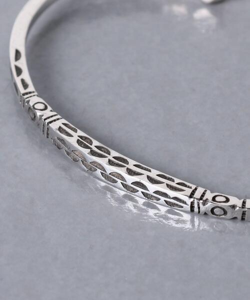 UNITED ARROWS(ユナイテッドアローズ)の「<Adawat'n Tuareg(アダワット トゥアレグ)>ISMAWM バングル(バングル/リストバンド・レディース・シルバー・FREE)」の6枚目の写真