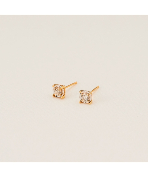 COCOSHNIK(ココシュニック)の「K18ダイヤモンド ミラーカット中 スタッドピアス(ピアス(両耳用)・レディース・アイボリー系3・00)」の5枚目の写真