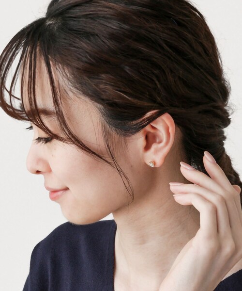 COCOSHNIK(ココシュニック)の「K18ダイヤモンド ミラーカット中 スタッドピアス(ピアス(両耳用)・レディース・アイボリー系3・00)」の9枚目の写真