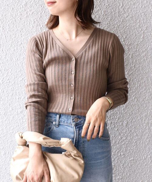 SHIPS(シップス)の「〈手洗い可能〉スイスオーガニックカーディガントップス◇(カーディガン/ボレロ・レディース・ライトブルー/ブラック/ブラウン/オフホワイト/ダークグレー・ONE SIZE)」の5枚目の写真