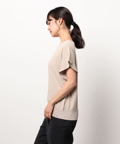 Te chichi TERRASSE(テチチテラス)の「フレアースリーブプルオーバー(ニット/セーター・レディース・ダークオレンジ/ブラック/ブルー/モカ・フリ-)」の5枚目の写真