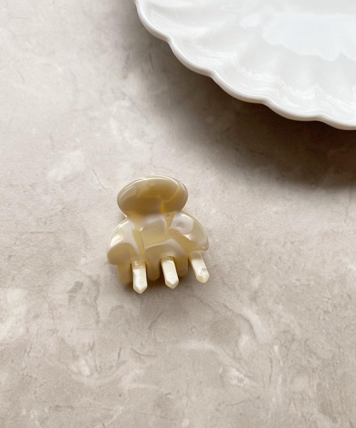 TONE SELECT GOODS（トーンセレクトグッズ）の「【Liaa】ミニマーブルヘアクリップ（バレッタ/ヘアクリップ・レディース・ベージュ/ブラウン/オフホワイト/ピンク/グリーン/ホワイト×ブラック/ブラウン系その他/ベビーピンク/ブラック/ホワイト/ピンク系その他・FREE）」の3枚目の写真