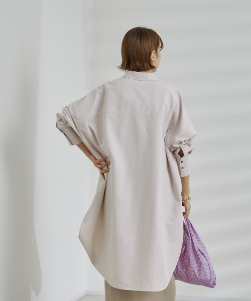 DouDou(ドゥドゥ)の「バックロングオーバーシャツ(シャツ/ブラウス・レディース・ピンク/グリーン/グレイッシュベージュ・FREE)」の10枚目の写真