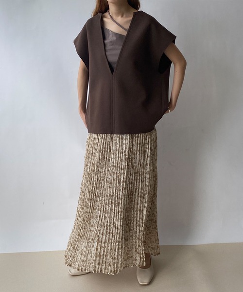 ReNorm(リノーム)の「スリットネックベスト(ベスト・レディース・ブラウン/パープル・フリー)」の11枚目の写真