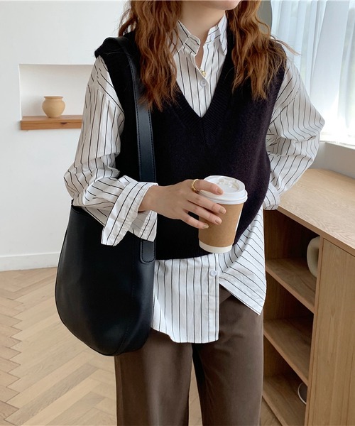 MAISON DE THERESE（メゾン ド テレーズ）の「Vネック柔らかいニットベスト（ベスト・レディース・ブラック/グレー/ライトベージュ/ホワイト/ダークグレー・MEDIUM/LARGE）」の2枚目の写真