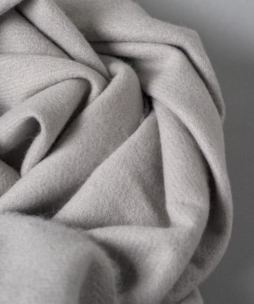 ADRER(アドラー)の「silky touch volume muffler/シルキータッチボリュームマフラー(マフラー・メンズ・ブラック/ベージュ/グレイッシュベージュ・FREE)」の15枚目の写真