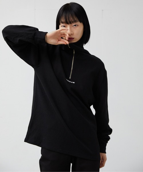 FEKETE（フェケテ）の「FEKETE MADE HALF ZIP-UP TURTLENECK MTM（スウェット・メンズ・ブラック/ベージュ/モカ・FREE）」の16枚目の写真