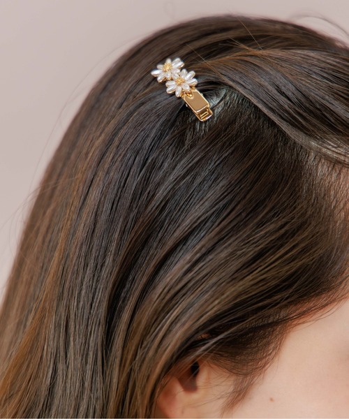 flower（フラワー）の「ツインマーガレットクリップ（ヘアピン・レディース・ゴールド・FREE）」の3枚目の写真