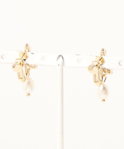 flower（フラワー）の「ドロップペタルイヤリング（イヤリング・レディース・ゴールド・FREE）」の3枚目の写真