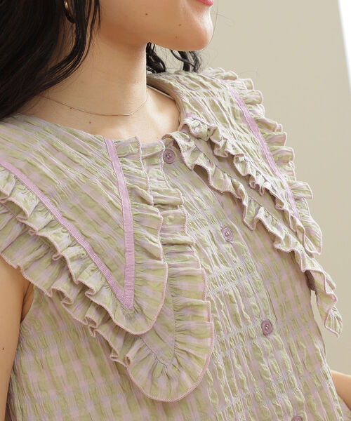 BeAMS DOT（ビームスドット）の「【WEB限定】BeAMS DOT / ビックフリル襟 ギンガムチェック柄 ノースリーブ ブラウス（シャツ/ブラウス・レディース・パープル系その他5/ホワイト/サックスブルー・FREE）」の16枚目の写真