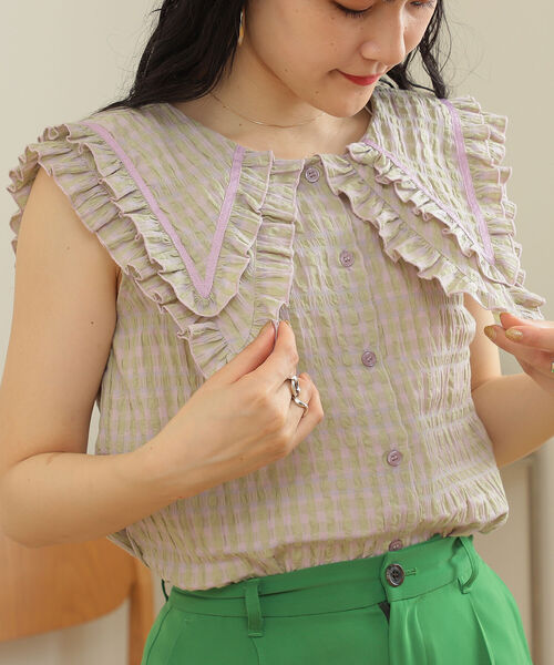 BeAMS DOT（ビームスドット）の「【WEB限定】BeAMS DOT / ビックフリル襟 ギンガムチェック柄 ノースリーブ ブラウス（シャツ/ブラウス・レディース・パープル系その他5/ホワイト/サックスブルー・FREE）」の18枚目の写真