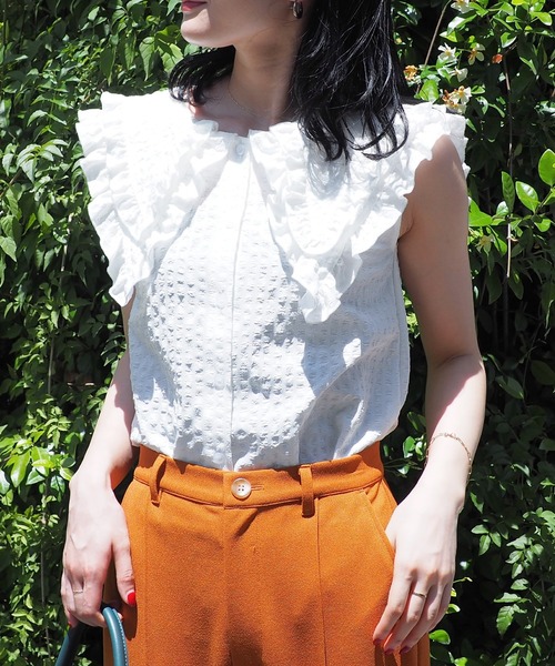 BeAMS DOT（ビームスドット）の「【WEB限定】BeAMS DOT / ビックフリル襟 ギンガムチェック柄 ノースリーブ ブラウス（シャツ/ブラウス・レディース・パープル系その他5/ホワイト/サックスブルー・FREE）」の2枚目の写真