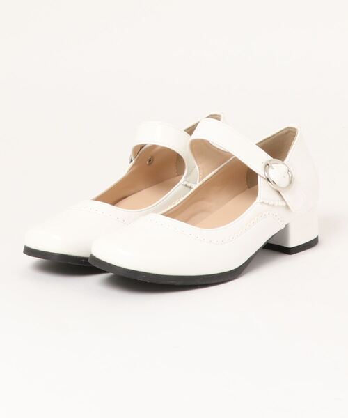 BODYLINE（ボディライン）の「ガーリー風 ラウンドトゥストラップパンプス（パンプス・レディース・ブラック/ブラウン/レッド/オフホワイト/ホワイト系/ブラック系・S/L/M/2L）」の2枚目の写真