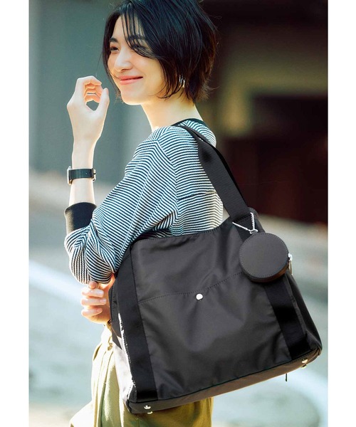 IEDIT(イディット)の「IEDIT ウェブマガジンmi-molletコラボ さらに軽量化!印象も軽やかにグレードアップした365日持ちたい撥水エブリデイバッグ〈グレー〉(トートバッグ・レディース・グレー・ONE SIZE)」の2枚目の写真