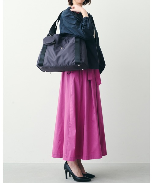 IEDIT(イディット)の「IEDIT ウェブマガジンmi-molletコラボ さらに軽量化!印象も軽やかにグレードアップした365日持ちたい撥水エブリデイバッグ〈グレー〉(トートバッグ・レディース・グレー・ONE SIZE)」の4枚目の写真