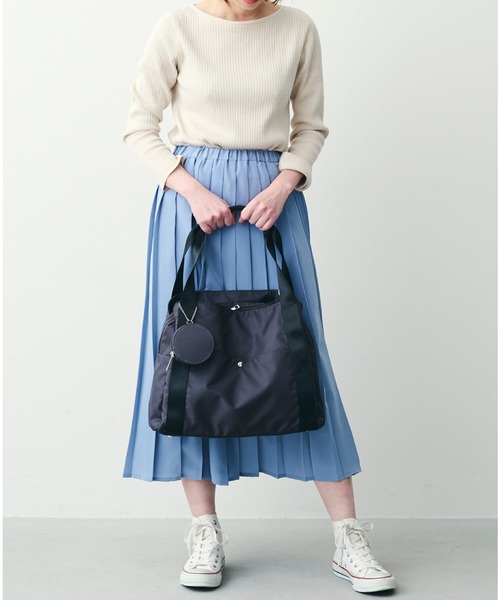 IEDIT(イディット)の「IEDIT ウェブマガジンmi-molletコラボ さらに軽量化!印象も軽やかにグレードアップした365日持ちたい撥水エブリデイバッグ〈グレー〉(トートバッグ・レディース・グレー・ONE SIZE)」の5枚目の写真