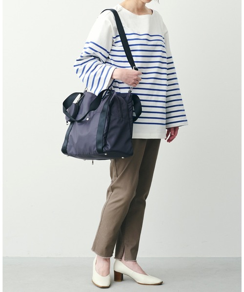 IEDIT(イディット)の「IEDIT ウェブマガジンmi-molletコラボ さらに軽量化!印象も軽やかにグレードアップした365日持ちたい撥水エブリデイバッグ〈グレー〉(トートバッグ・レディース・グレー・ONE SIZE)」の7枚目の写真