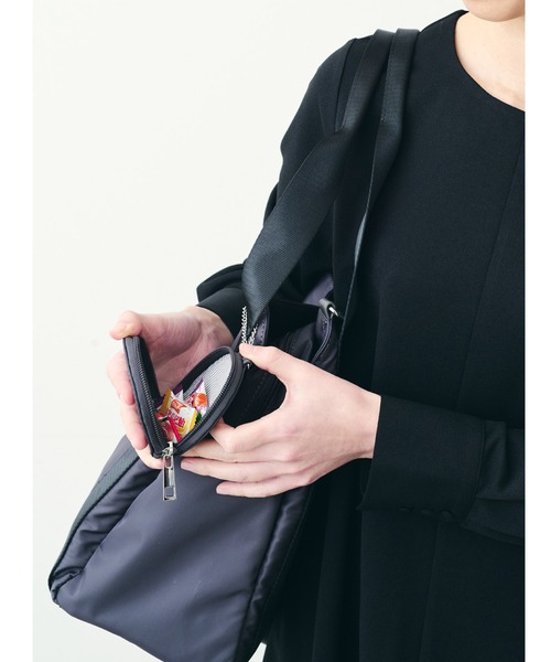 IEDIT(イディット)の「IEDIT ウェブマガジンmi-molletコラボ さらに軽量化!印象も軽やかにグレードアップした365日持ちたい撥水エブリデイバッグ〈グレー〉(トートバッグ・レディース・グレー・ONE SIZE)」の9枚目の写真