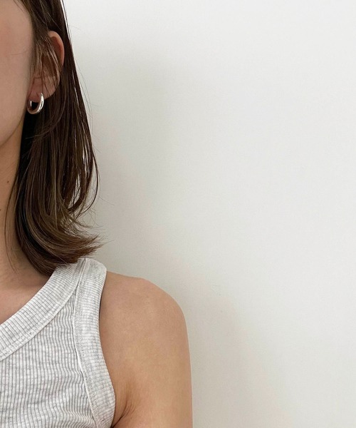 PT（ピーティ）の「Pt(ピーティー) newボリュームミニフープピアス（ピアス（両耳用）・レディース・シルバー/ゴールド・ONE SIZE）」の9枚目の写真