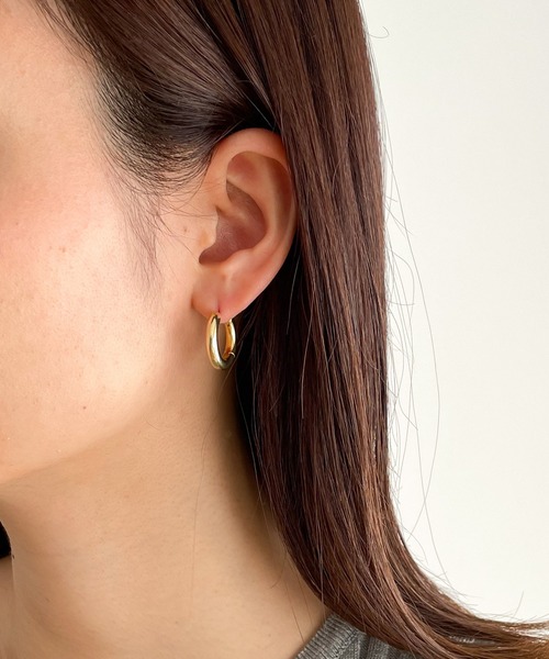 PT（ピーティ）の「Pt(ピーティー) newボリュームミニフープピアス（ピアス（両耳用）・レディース・シルバー/ゴールド・ONE SIZE）」の15枚目の写真